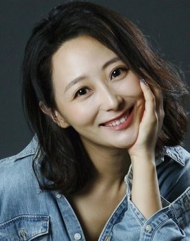 Nuo Nuo as News anchor