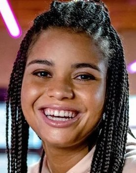 Naomi Stynen as Amal Goossens