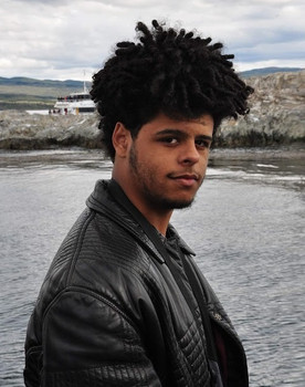 Pedro Coelho Xavier as Tiago