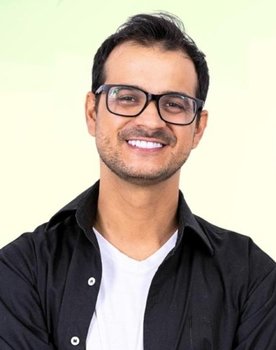 Dablio Moreira as Young Mirosmar / Zezé Di Camargo