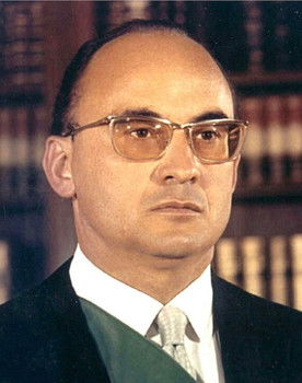 Luis Echeverría Álvarez as Self