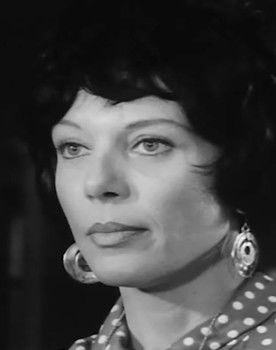 Honey Hunter as Mrs. Potter