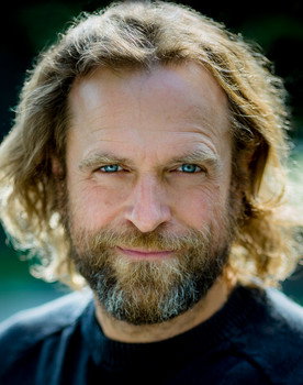 David Brooks as Kirsty’s Father