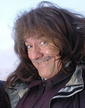 Bjørn Jensen as Bertel