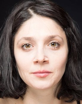Nicoleta Lefter as Sura