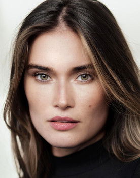 Gillian Bolt as Student