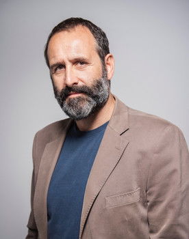 Miguel Garcés as Iñaki