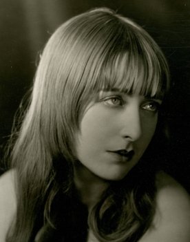 Andrée Lafayette as Anne d'Autriche