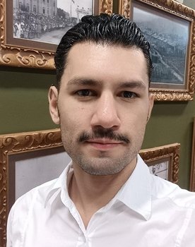 Anderson Soares as Professor Rafael