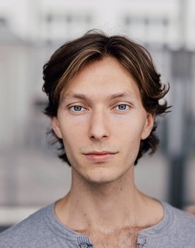 Florian Fischbach as Tommi