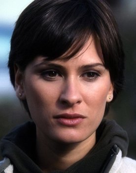 Heidi Lenhart as Mia