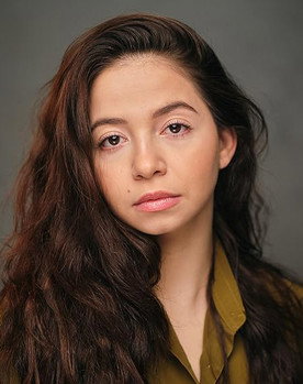 Sandra Sousa as Luísa