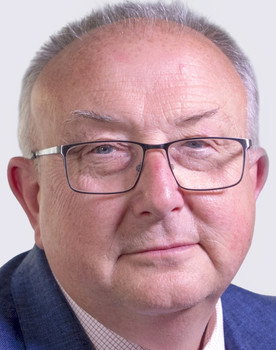 Colin Sutton as Self - Expert