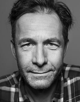 Anders Mossling as Frank