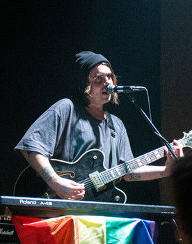 Toprak Işık as Mert