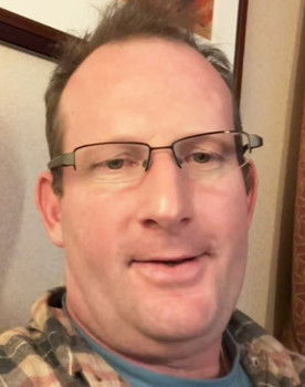 Barclay Mullins as Fox on Skis (voice)