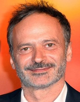 Francis Leplay as Agent immobilier