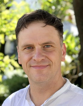 Pawel Stokajlo as Husband