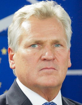 Aleksander Kwaśniewski as Self