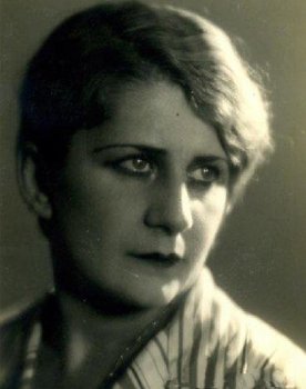 Halide Pişkin as 