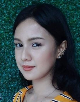 Thalia Villaflorez as Bar Dancer