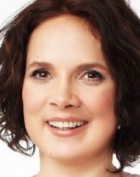 Yvette Feuer as Carla