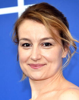 Anamaria Marinca as Dr. Meta Kozak