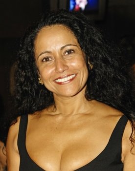 Sheila Mattos as 