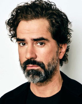 Hamish Linklater