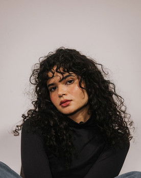 Ana Clara Mendes as Sara