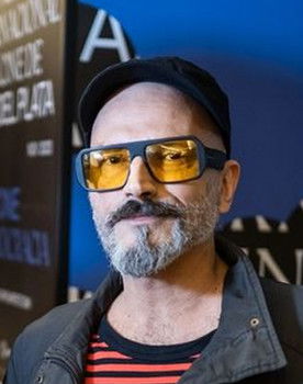 Gastón del Porto as Profesor (voz)