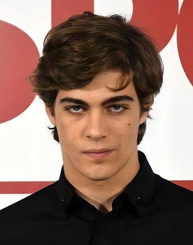 Lorenzo Zurzolo as Vincenzo