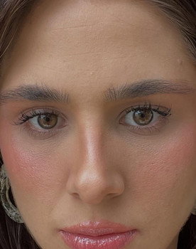 Katerina Amsler as Cínthia