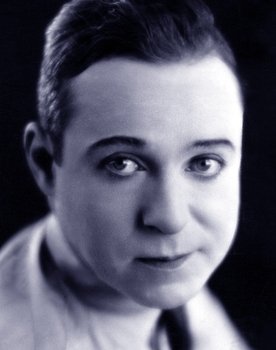 Harry Langdon as Harry Shelby
