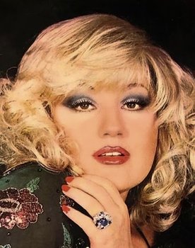 Gönül Akkor as Ayşe / Gönül Akkor