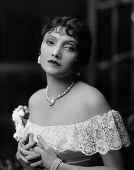 Katharine Cornell as Elizabeth Barrett Browning