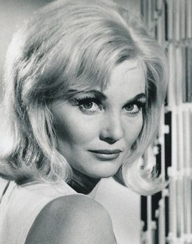 Diane Cilento as Jeannette