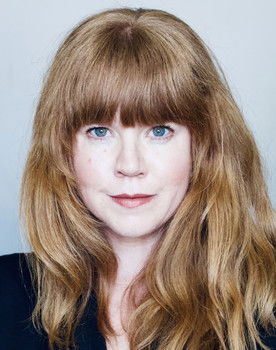 Miley Tunnecliffe as Zoe Helm