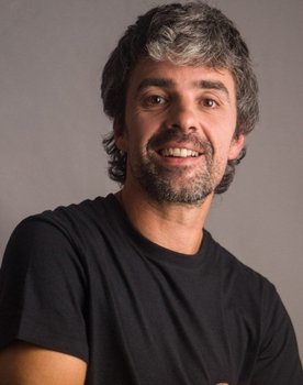 Javier López as Mateo