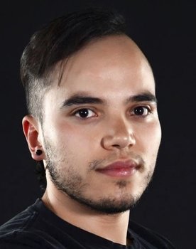 Miguel Estrada as Miky Stradha