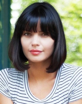 Merissa Porter as bakia