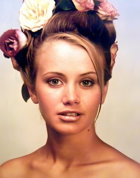 Olga Sidorova as Veronika