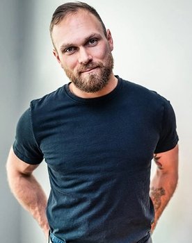 Jonathan Vellner as Sam Davis