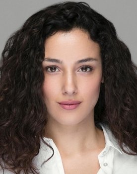 Cansu Tosun as Teacher Yıldız