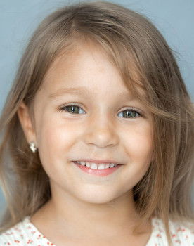 Alisa Karimova as Lera Bondareva