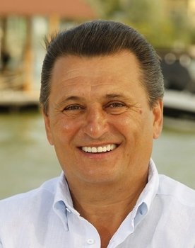 Marin Barbu as Nea Mărin