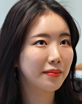 라라 as Park Na-ri