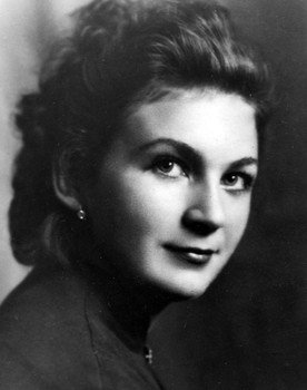 Zoya Stepanova as управляющая областной конторой Госбанка