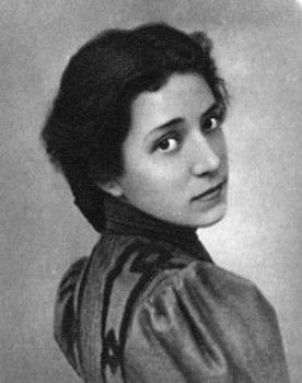 Vera Pashennaya as Olga Nikolaevna