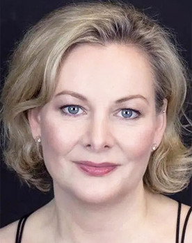 Sara Stewart as Susanna